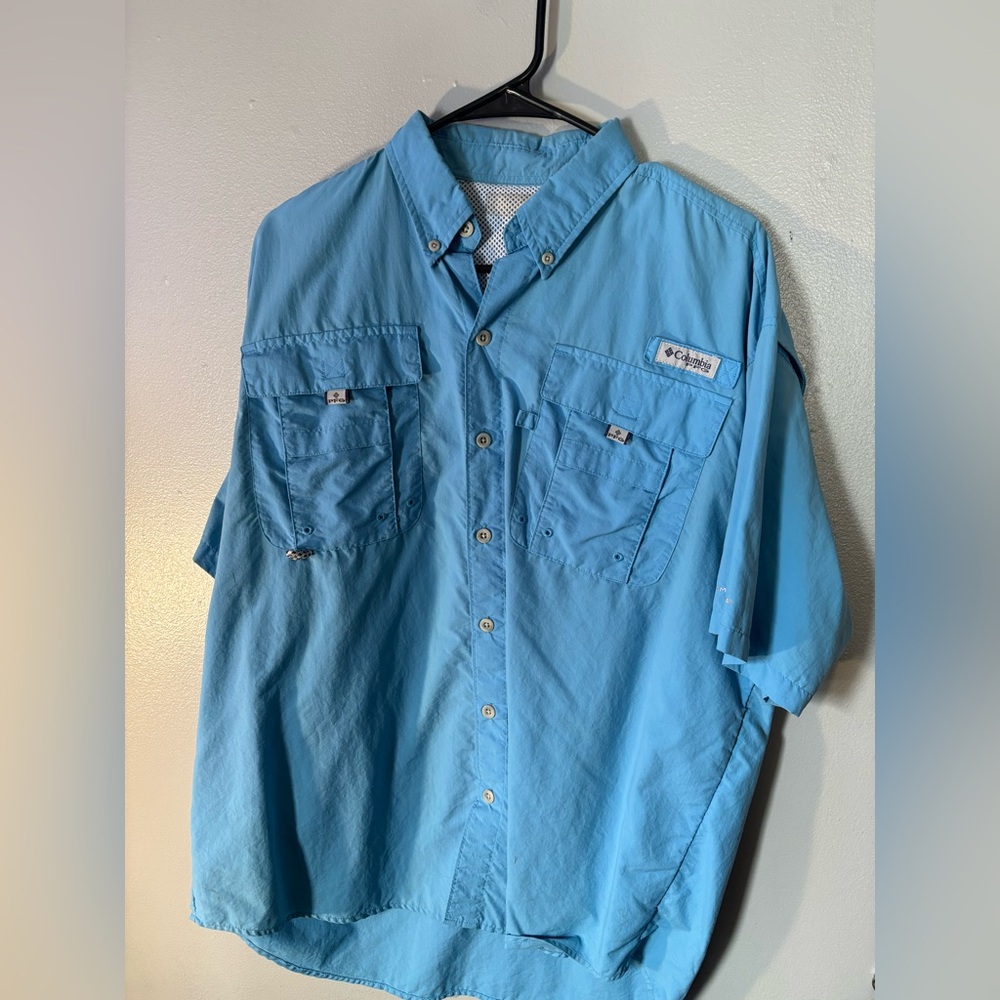 Columbia Men's Light Blue Casual Button Down Shirt
